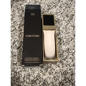 Tom Ford Sade And Illuminate Soft Radiance Foundation SPF 50 (3.5 Ivory Rose)
